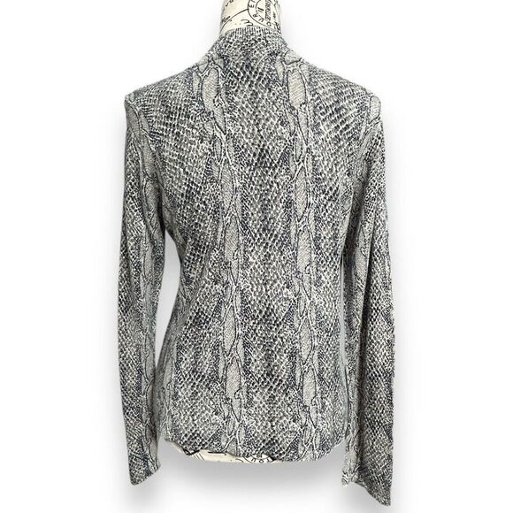 August Silk M Gray Snakeskin Animal Print 100% Silk Knit Top Career Office Work - Picture 4 of 6
